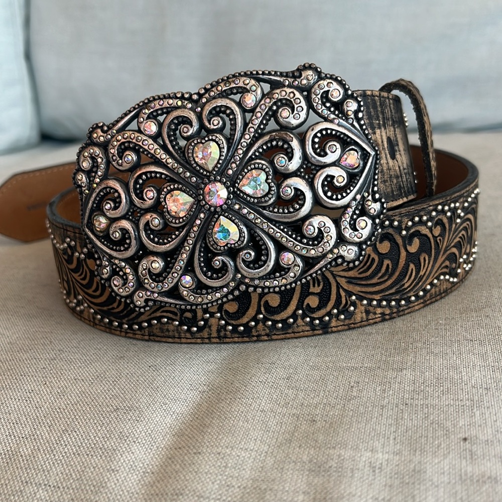 Elegant Silver Patterned Women's Belt